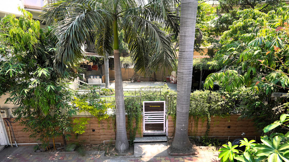 Private Enteryance